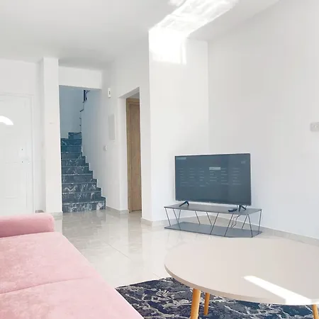 White Mountain Pool Villa *