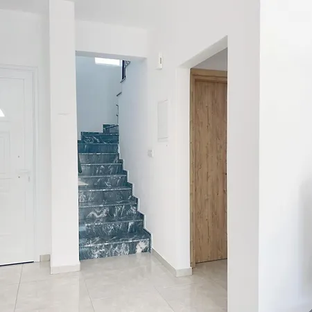 White Mountain Pool Villa