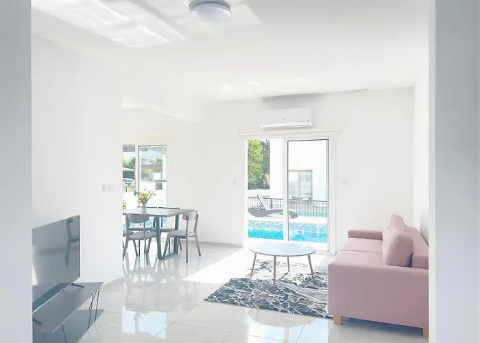 White Mountain Pool パ フォス