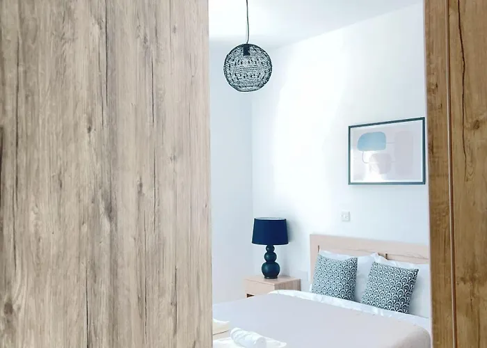 White Mountain Pool Villa *