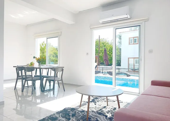 White Mountain Pool * Πάφος