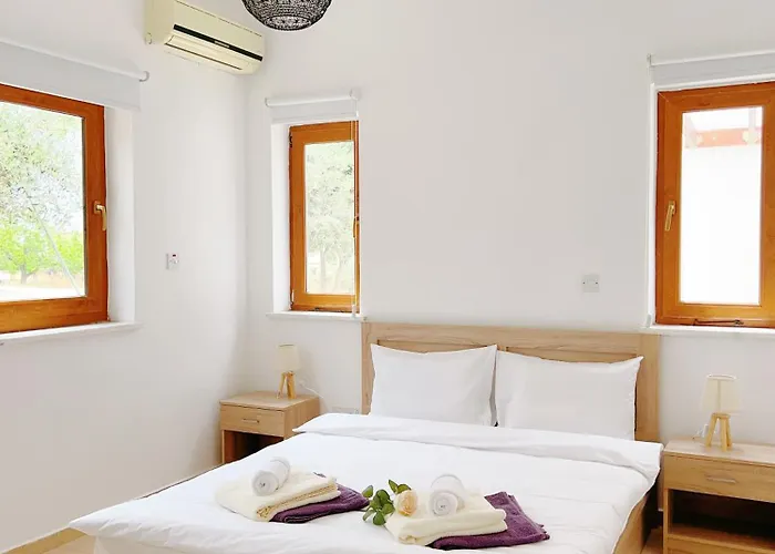 White Mountain Pool Villa