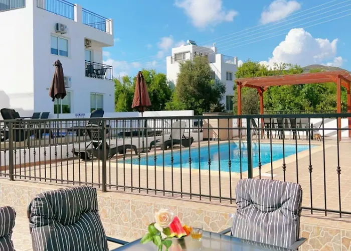 White Mountain Pool Villa *